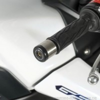 Závaží R&G Racing do řidítek pro motocykly SUZUKI SV650/1000, GSX-R600/750 SRAD/GSXF600 ('98-)/GSX750 FW ('98-), černá (pár)